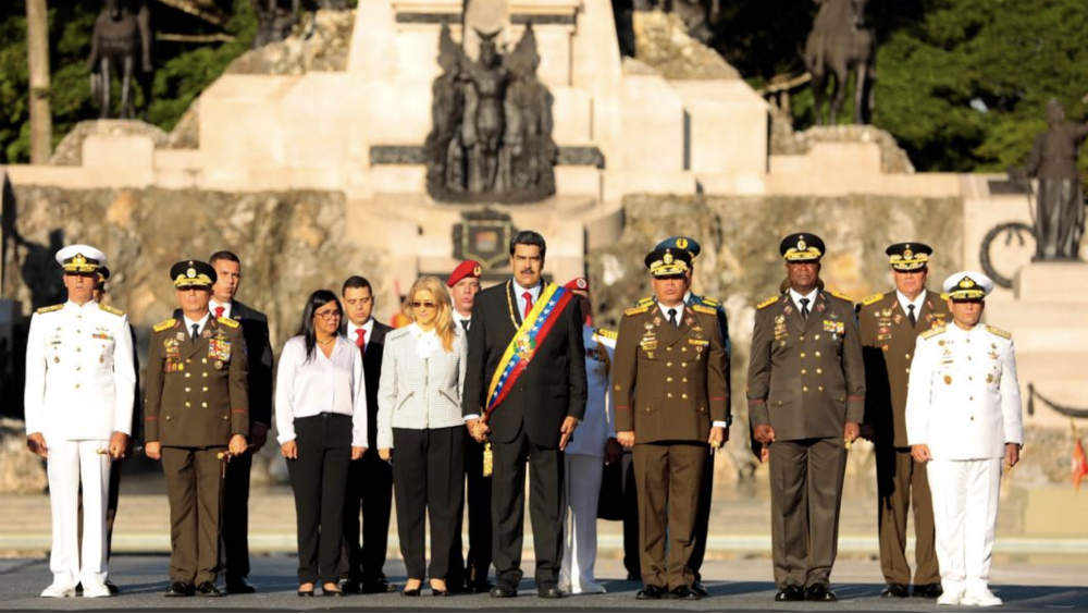 Maduro ordena a Fuerzas Armadas responder agresiones de Duque