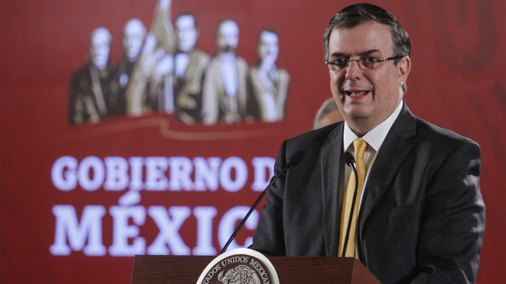 “Aquí no hay supersecretarios, todos somos iguales”: Marcelo Ebrard