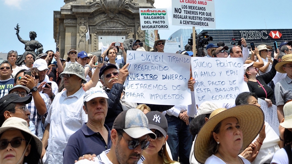 Se manifiestan contra políticas del Gobierno Federal