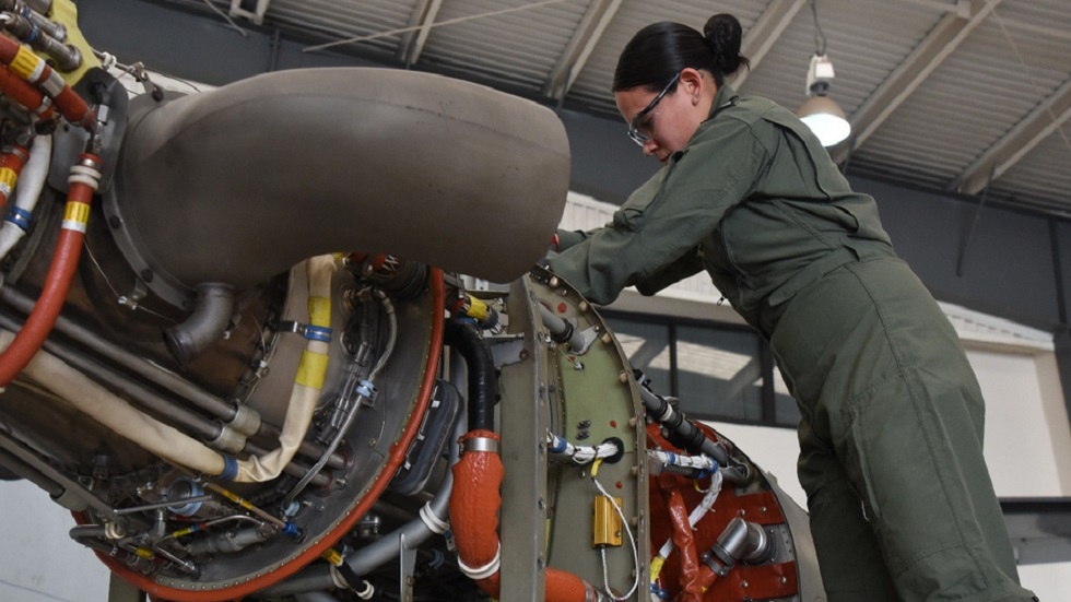 Semar presenta a su primera tripulación aérea de mujeres - mecanica-de-la-semar