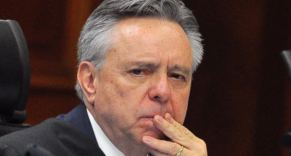 Ministro Medina Mora rechaza acusaciones de transferencias millonarias