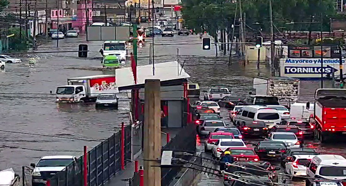 Se inunda tramo de la México-Pachuca en Ecatepec