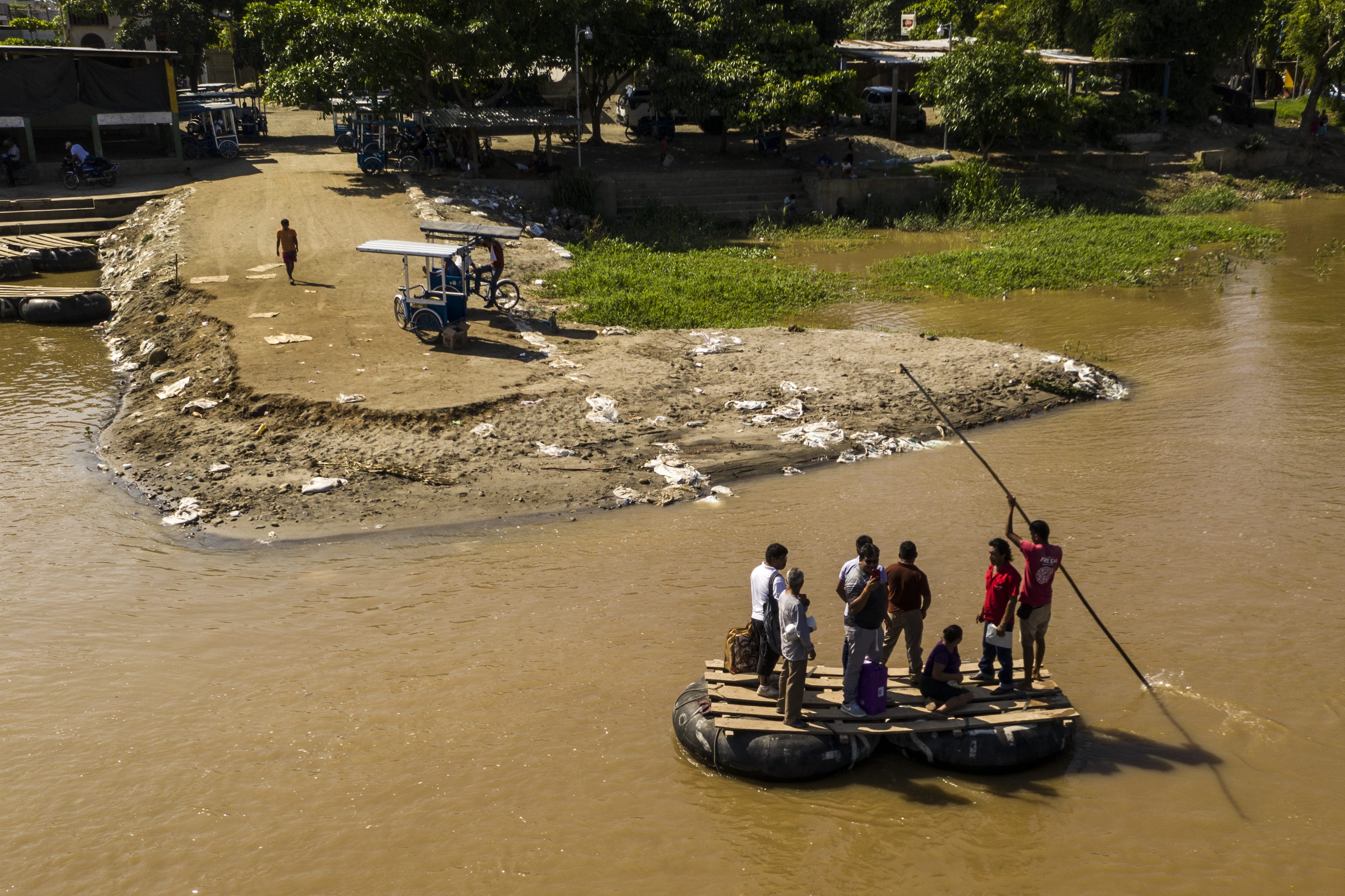 Historias de migrantes centroamericanos en la frontera con Guatemala - migrantes-centroamerica-rio-suchiate