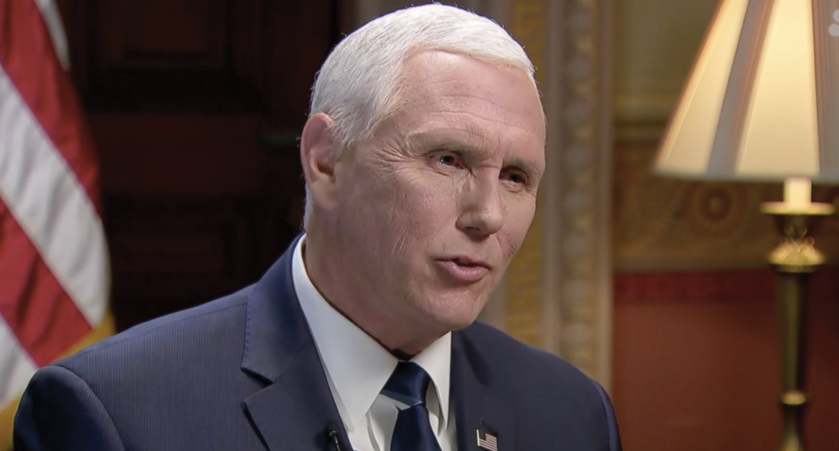 Mike Pence confirma prohibición de bandera gay en embajadas