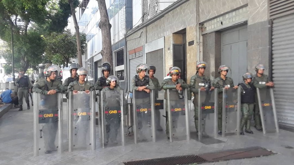 Guaidó denuncia militarización del Parlamento de Venezuela