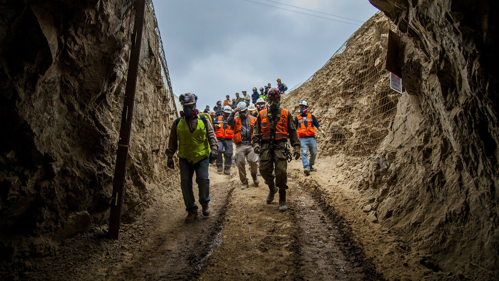 Chile confirma muerte de un minero boliviano y rescate con vida de otro