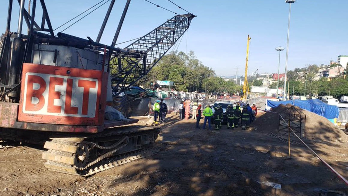 Muere una persona al caer en foso de excavación del Tren México-Toluca