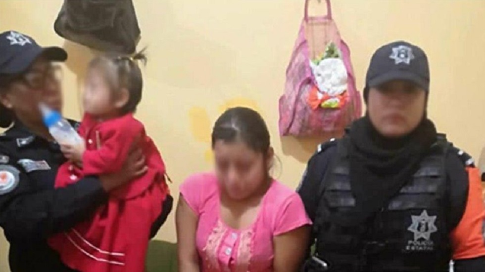 Niña maltratada por su mamá en Guerrero tiene esguince cervical