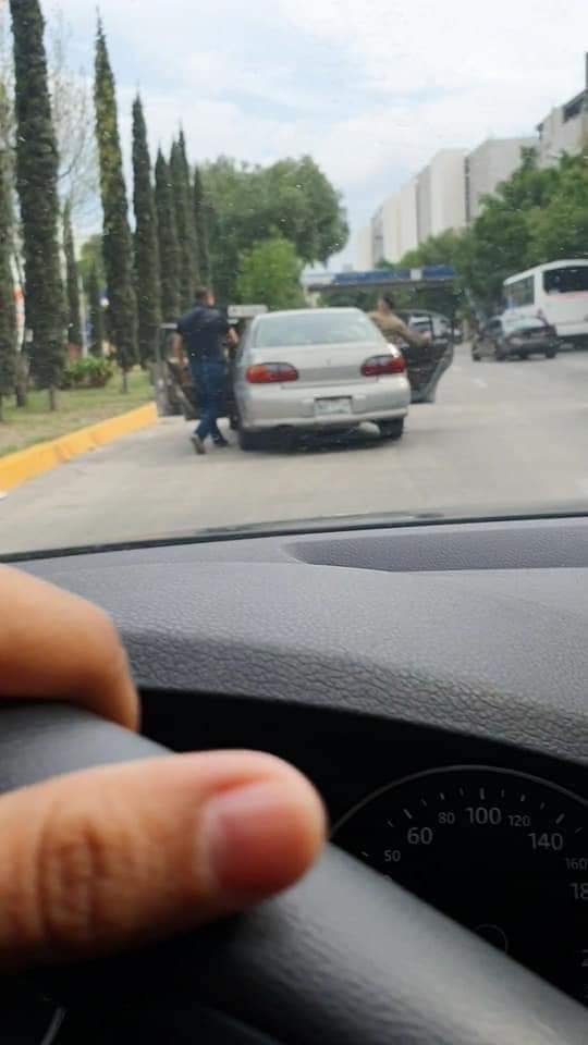 Fiscalía de Edomex cesa a agente que intentó detener a conductor en Naucalpan - nau3