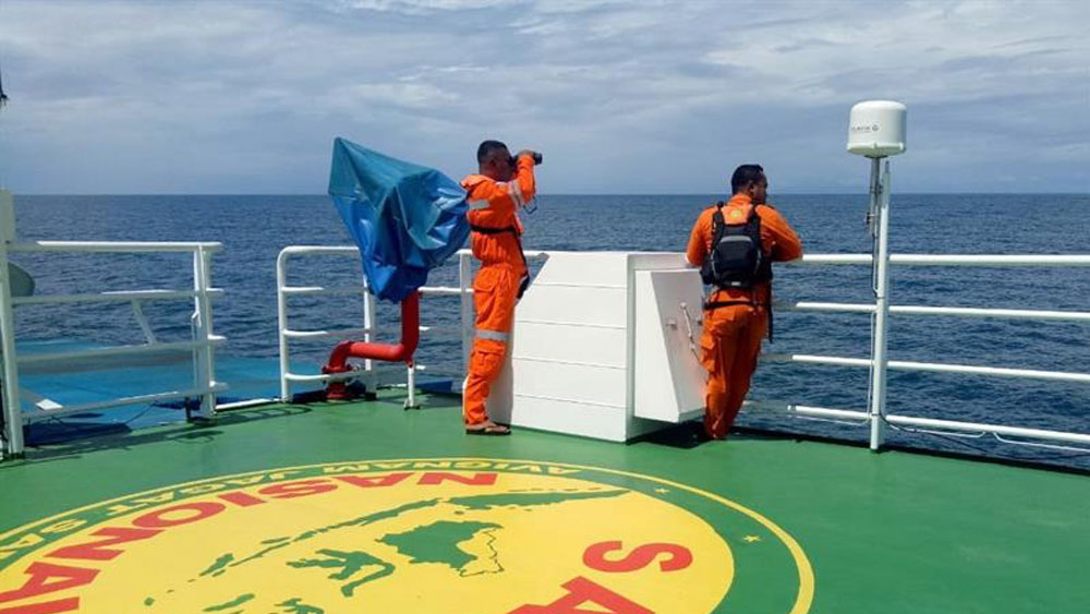 Naufragio deja tres muertos y 14 desaparecidos en Indonesia