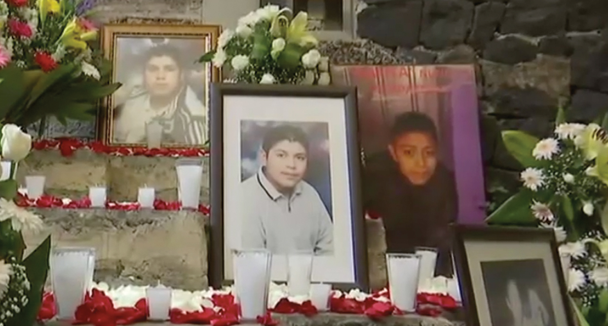 Familiares de víctimas del News Divine mantienen cierres viales