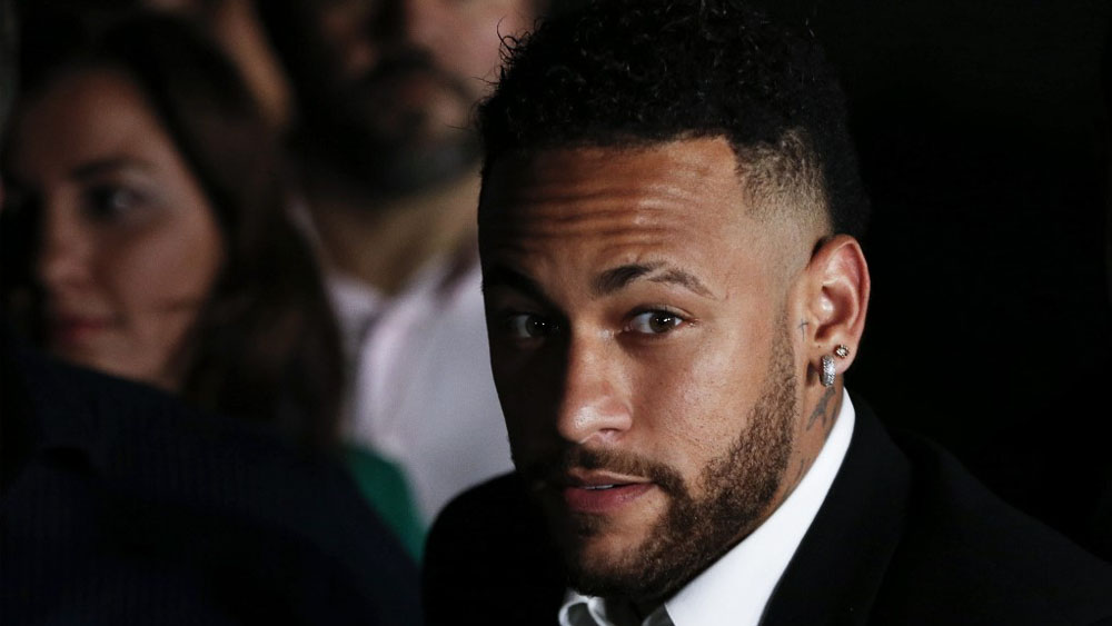 Interrogan más de cinco horas a Neymar por presunta violación Interrogan más de cinco horas a Neymar por presunta violación