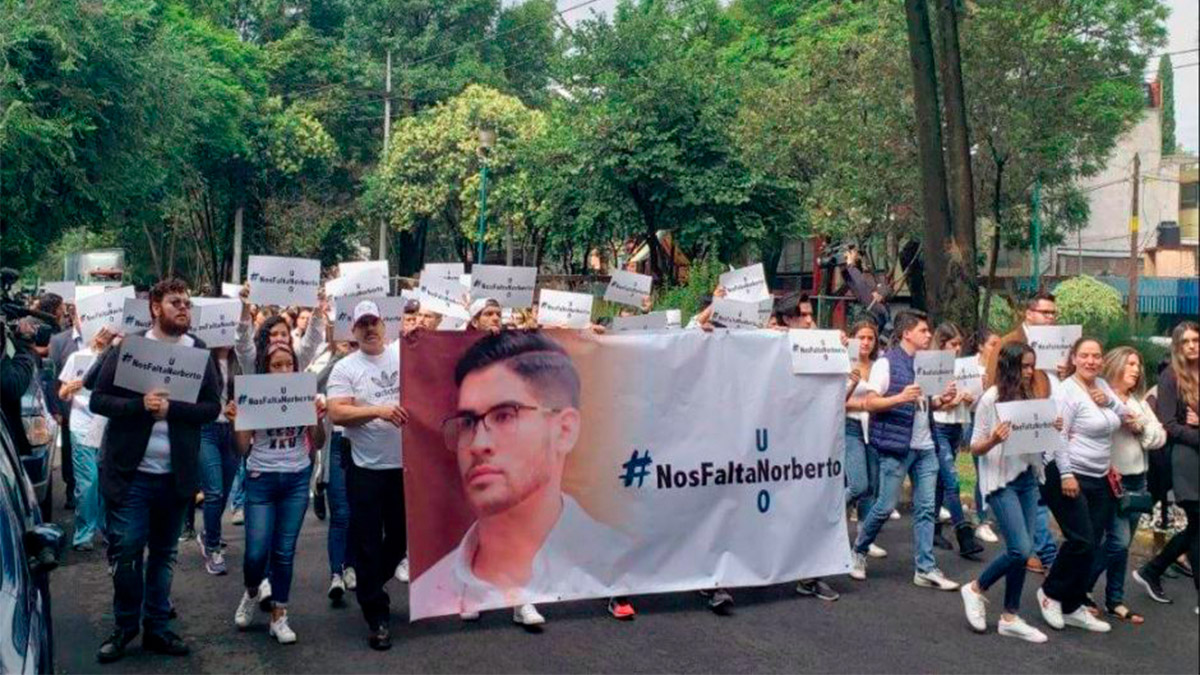 Trasladan cuerpo del Norberto Ronquillo a instalaciones del Incifo