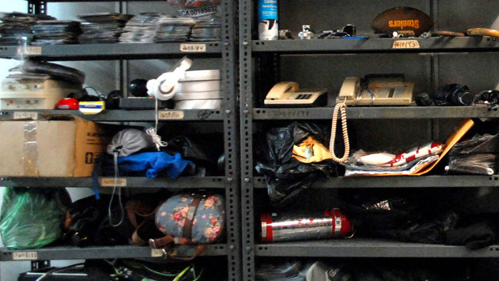 Teléfono público y alarma vecinal, entre los objetos perdidos del Metro