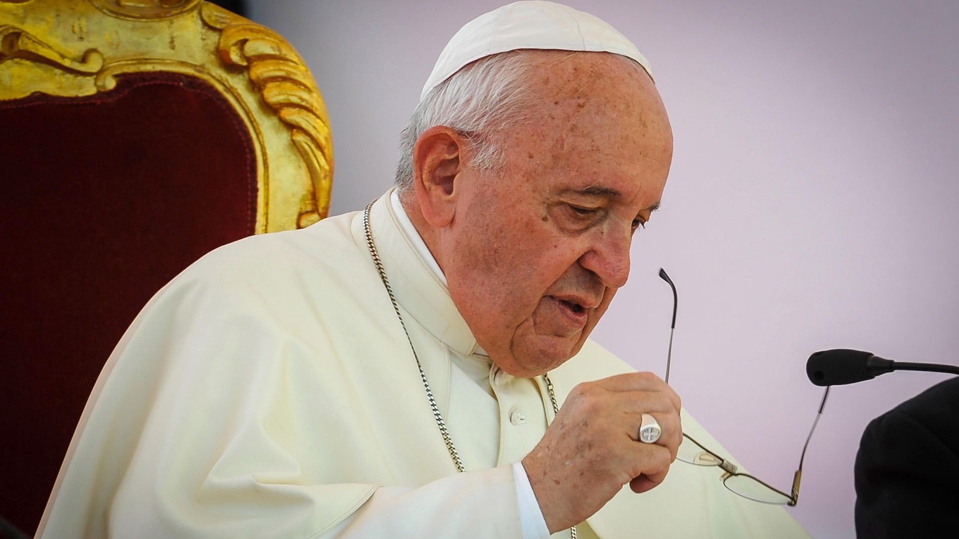 El papa, muy apenado tras ver foto de padre e hija muertos en el Río Bravo