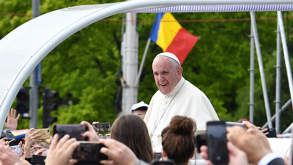 El papa Francisco elogia diversidad de Rumania