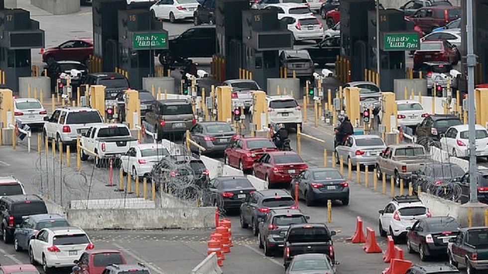 Roban fotos de viajeros y matrículas a Aduanas y Protección Fronteriza