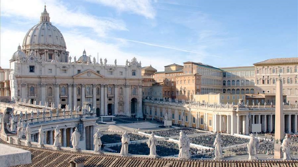 Vaticano llama a educar a los niños con respeto en temas de género