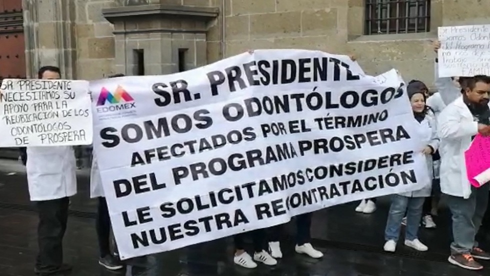 Médicos del Estado de México se manifiestan en Palacio Nacional - protesta-de-medicos-del-edomex