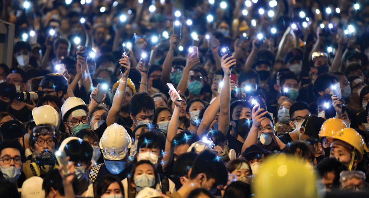 Policía de Hong Kong critica protesta frente a sus instalaciones