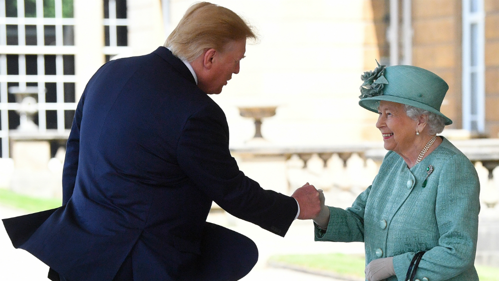 Los broches que utiliza la Reina Isabel II, ¿mensaje directo a Trump? Los broches que utiliza la Reina Isabel II, ¿mensaje directo a Trump?