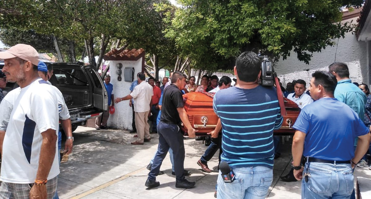 Velan restos de Norma Sarabia en Humanguillo