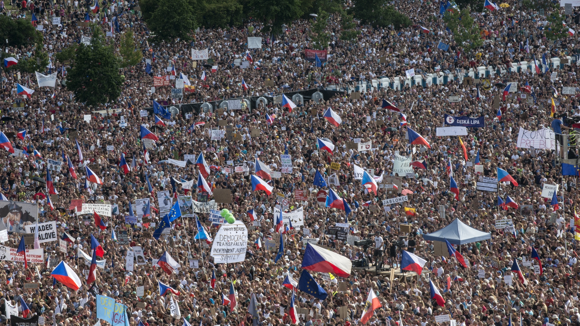 Manifestación masiva en República Checa pide renuncia del primer ministro