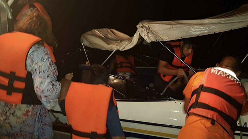 Marinos rescatan a ocho personas en Baja California Sur