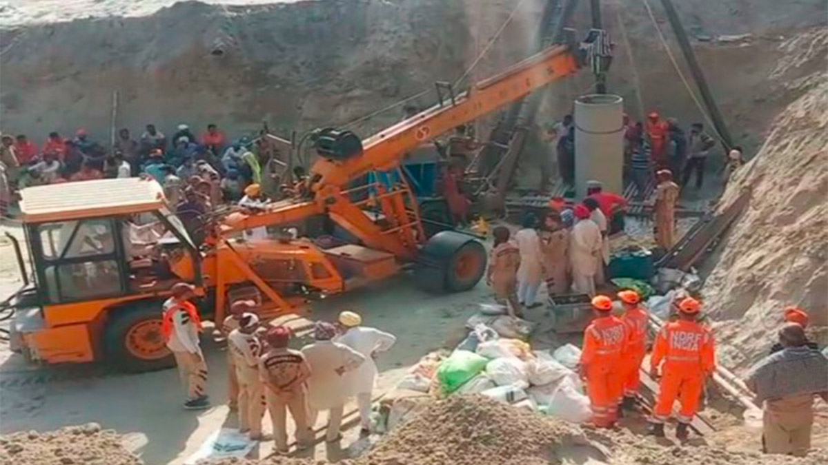 Niño cae a pozo de 33 metros de profundidad en India