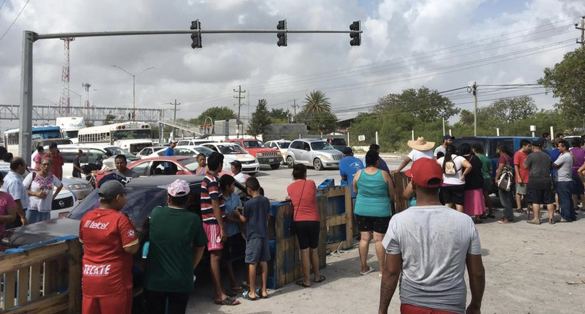 Afectados por lluvias en Reynosa bloquean carretera a San Fernando