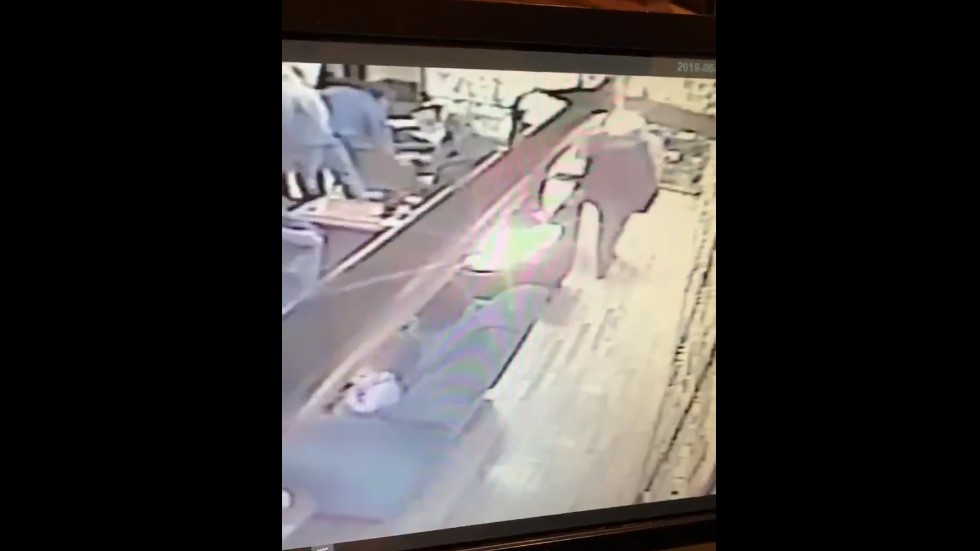 #Video Roban cartera en cafebrería El Péndulo