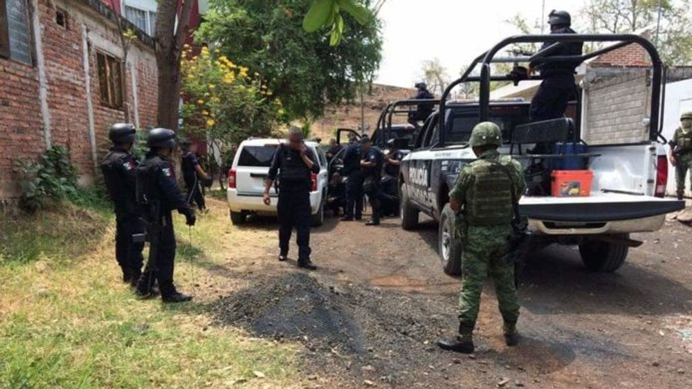Rescatan a cinco hombres secuestrados en Michoacán
