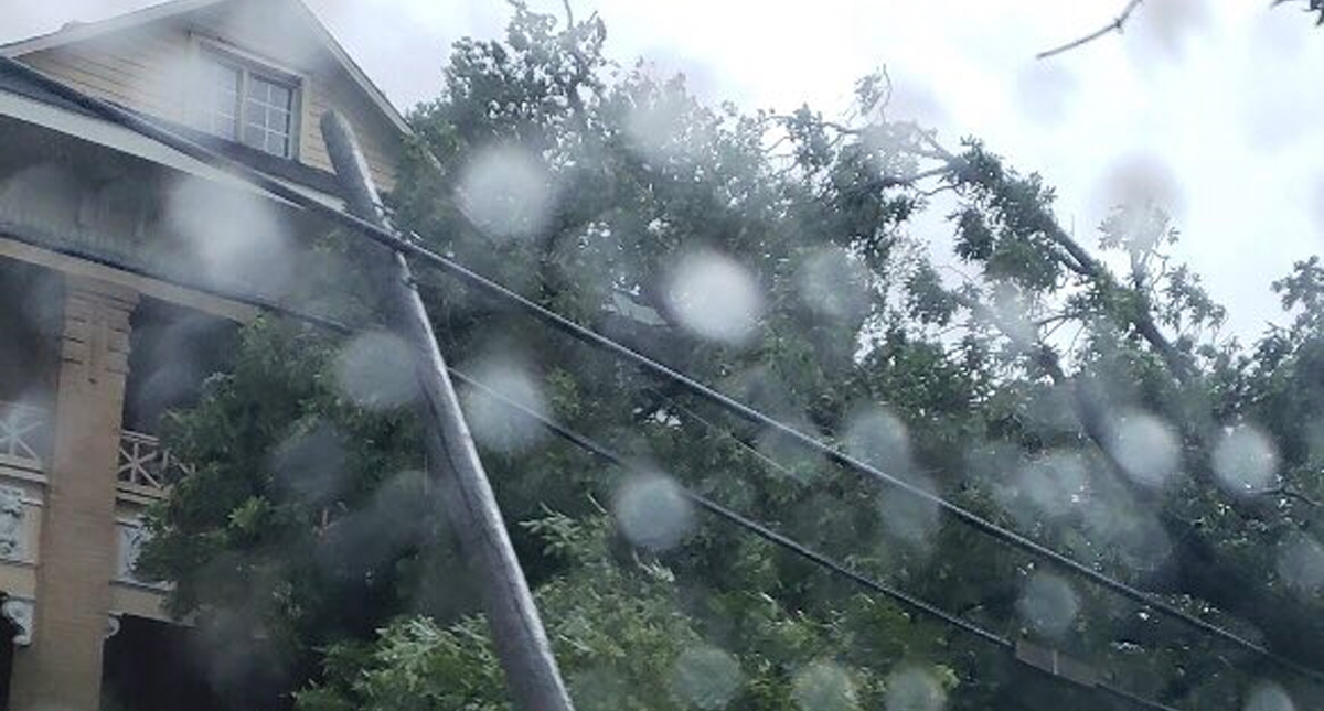 Tormentas al sur de EE.UU. dejan sin electricidad a más de 200 mil personas