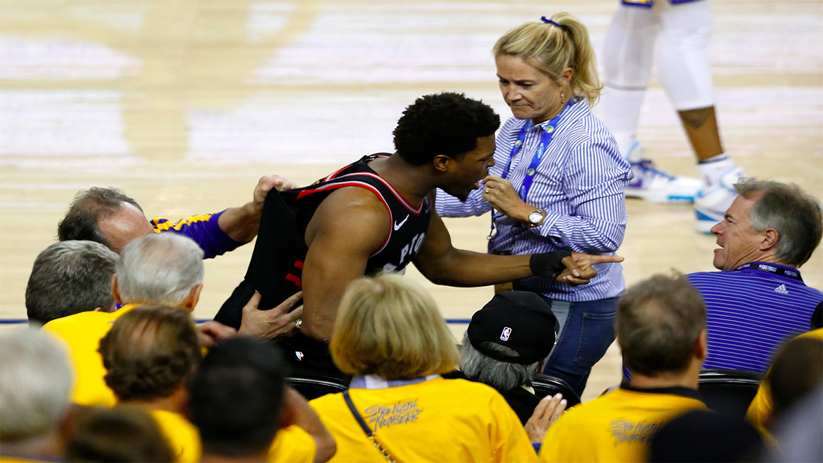 Suspenden a accionista de los Warriors que empujó a Kyle Lowry