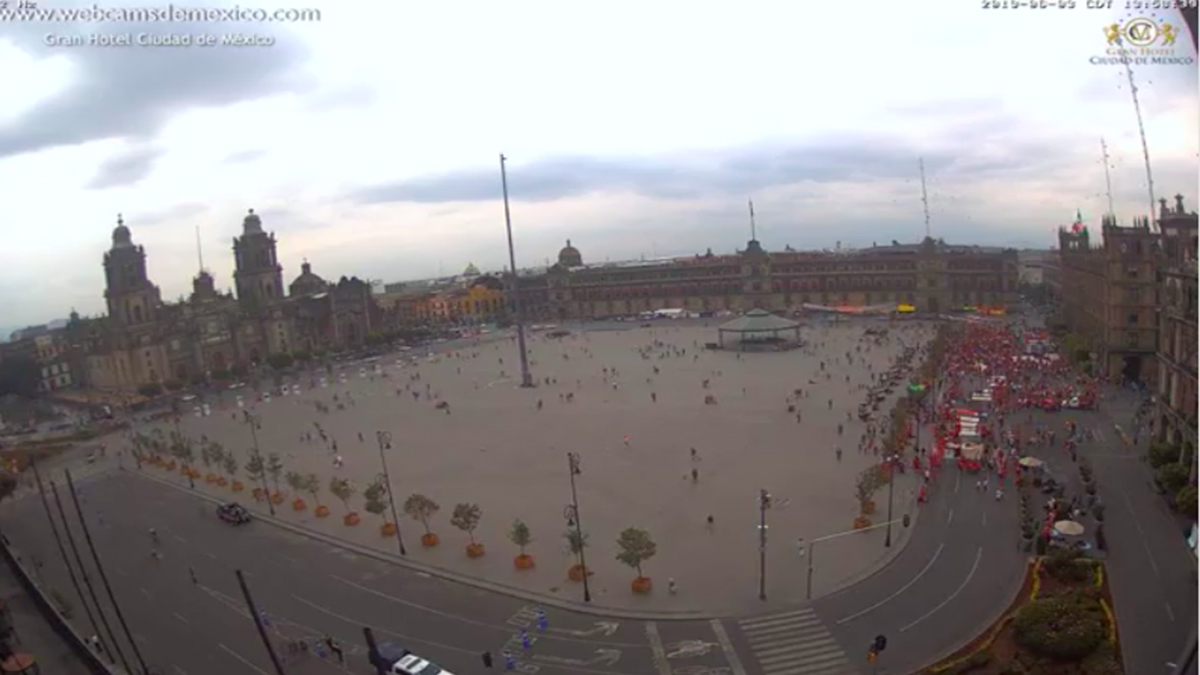 Taxistas retiran plantón del Zócalo capitalino; amenazan con regresar