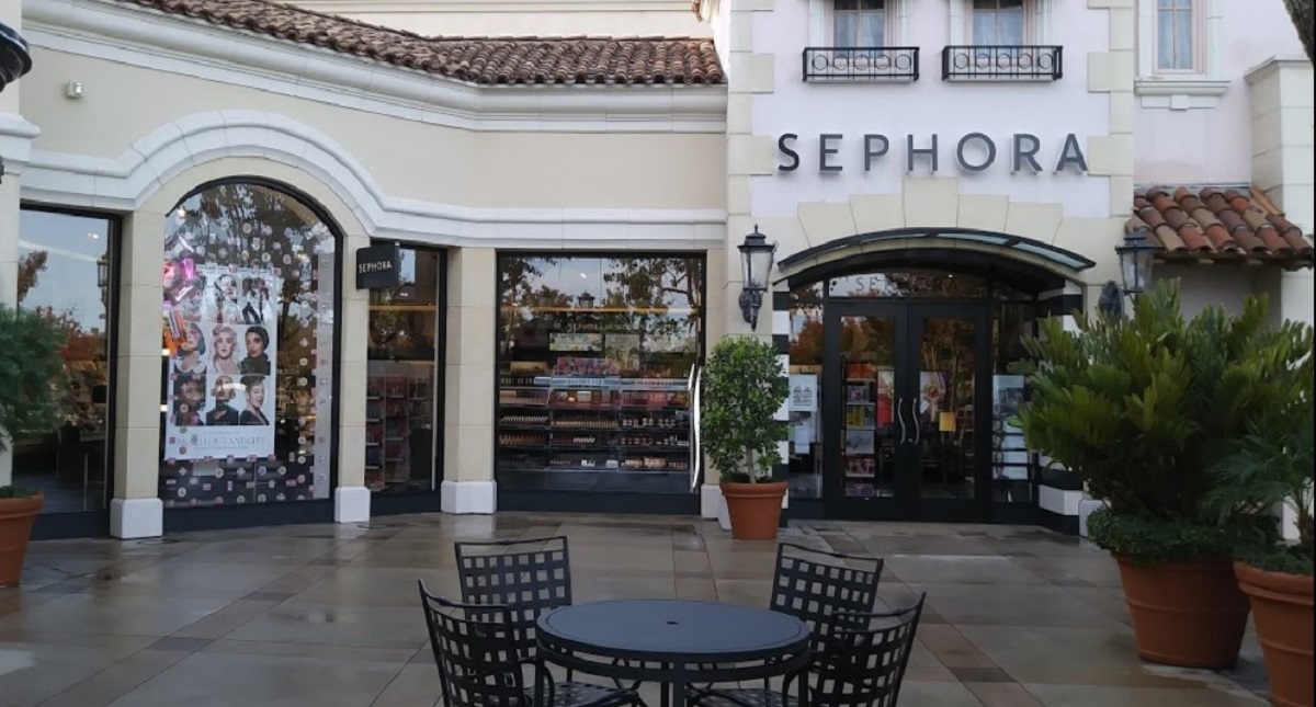Sephora cerrará tiendas en EE.UU. por incidente racista con cantante