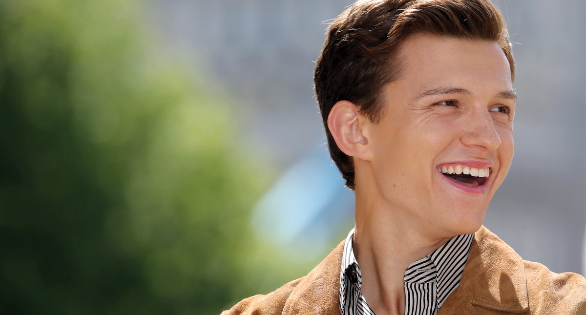 #Video Tom Holland ayuda a fanática que quedó aplastada en una firma de autógrafos