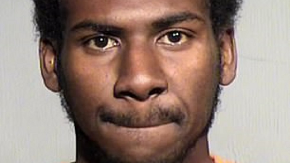 #Video Pasajero golpea a agentes del Aeropuerto de Phoenix - tyrese-garner