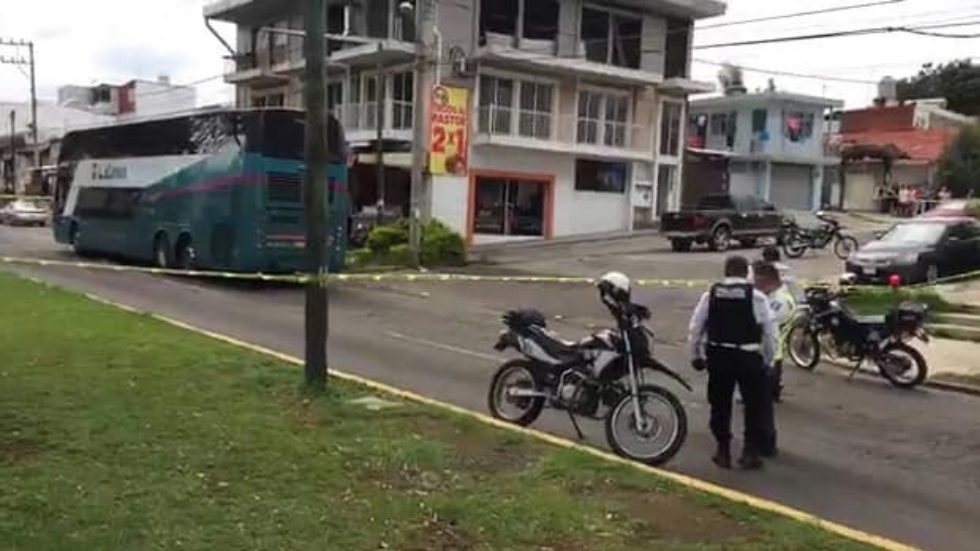 Explota granada en portaequipaje de autobús en Uruapan