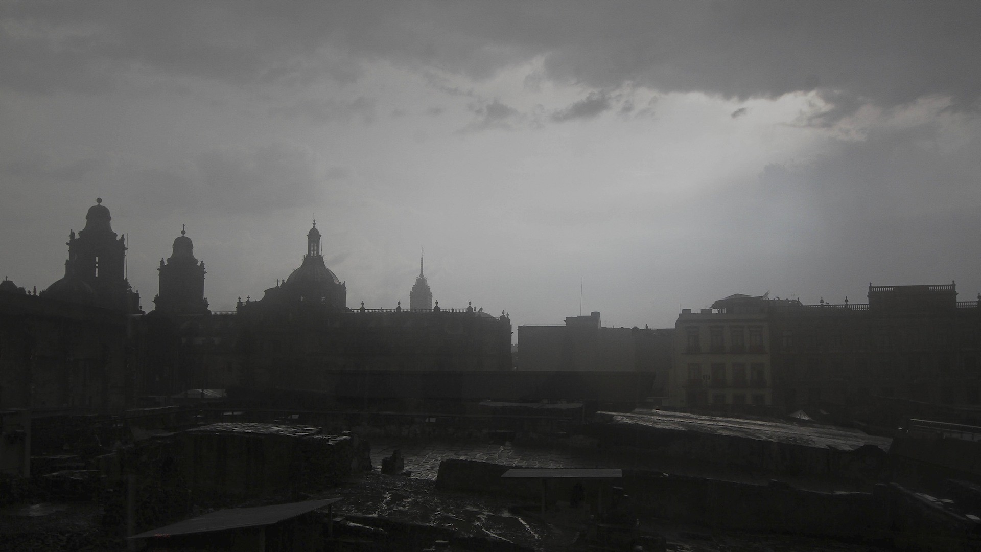 Valle de México con ambiente cálido, chubascos y tormentas fuertes