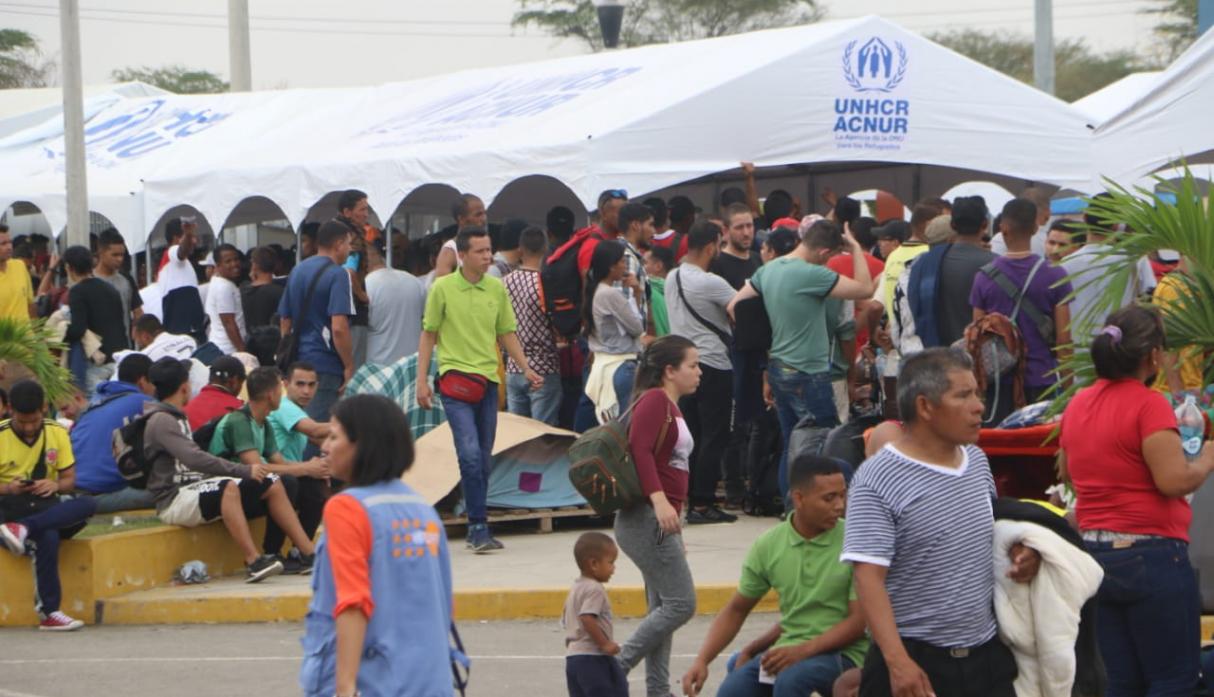 Más de 9 mil venezolanos ingresan a Perú en último día libre de visas - venezolanos-intentando-entrar-en-peru