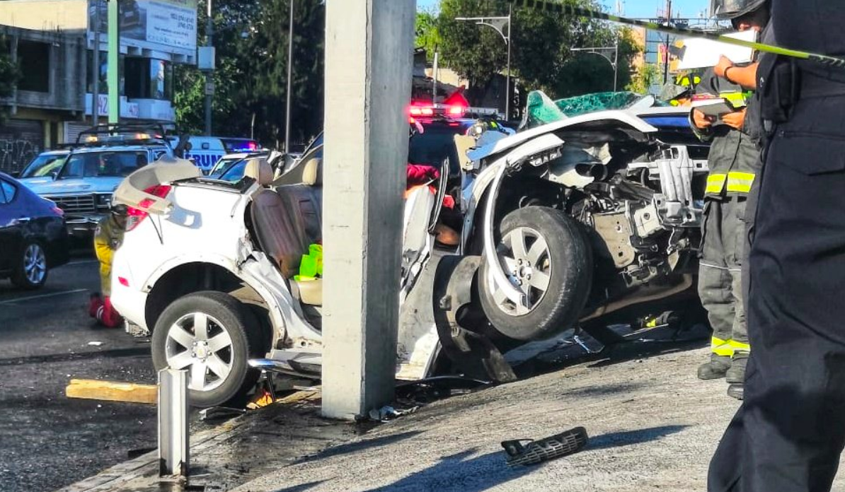 Choque en Viaducto deja al menos dos muertos