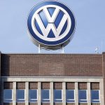 Volkswagen duplica el recorte de empleos a 100 mil en total hasta 2030