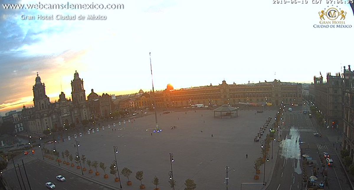 Concentración de personas en inmediaciones del Zócalo