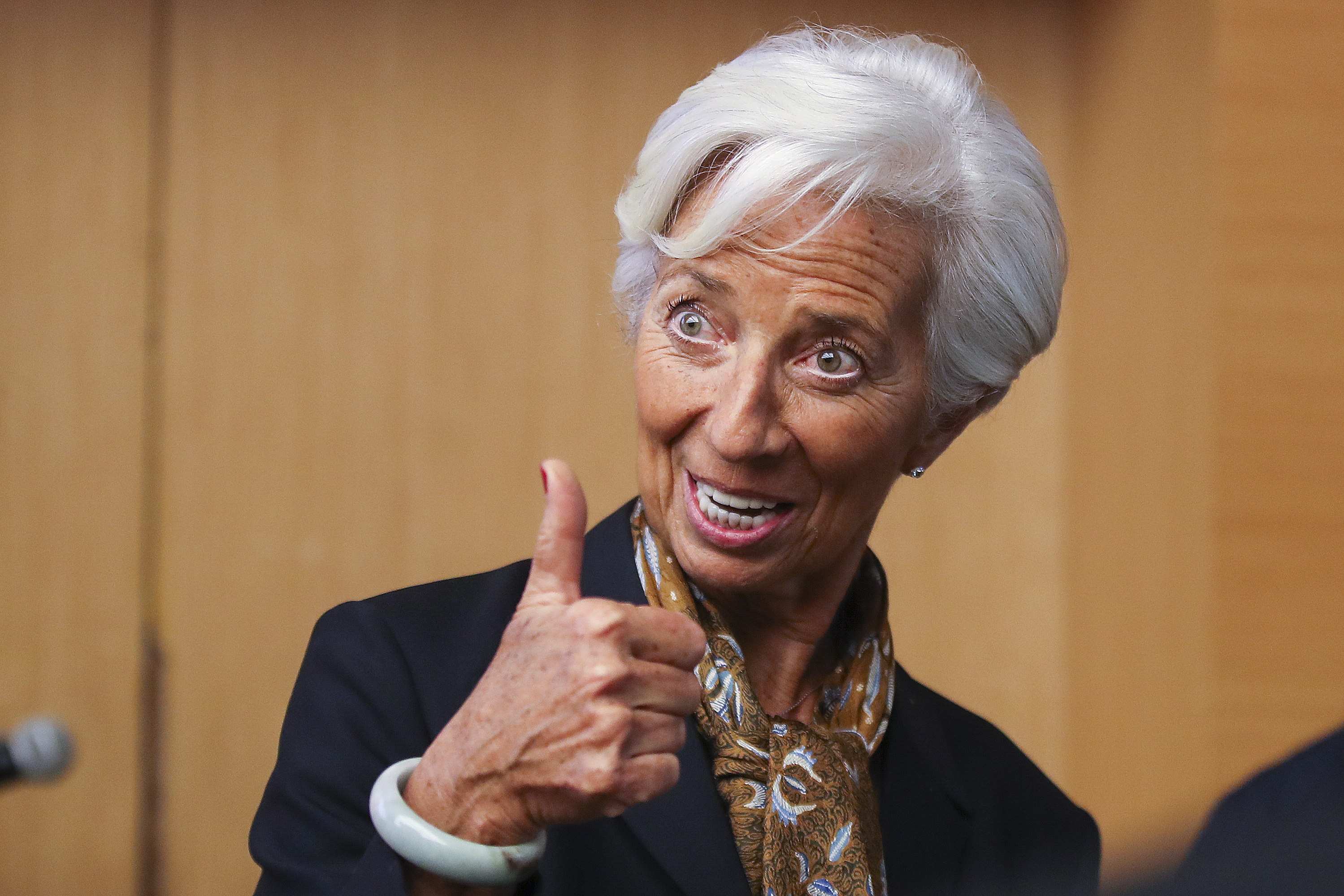 Lagarde anuncia su “renuncia temporal” a la dirección del FMI
