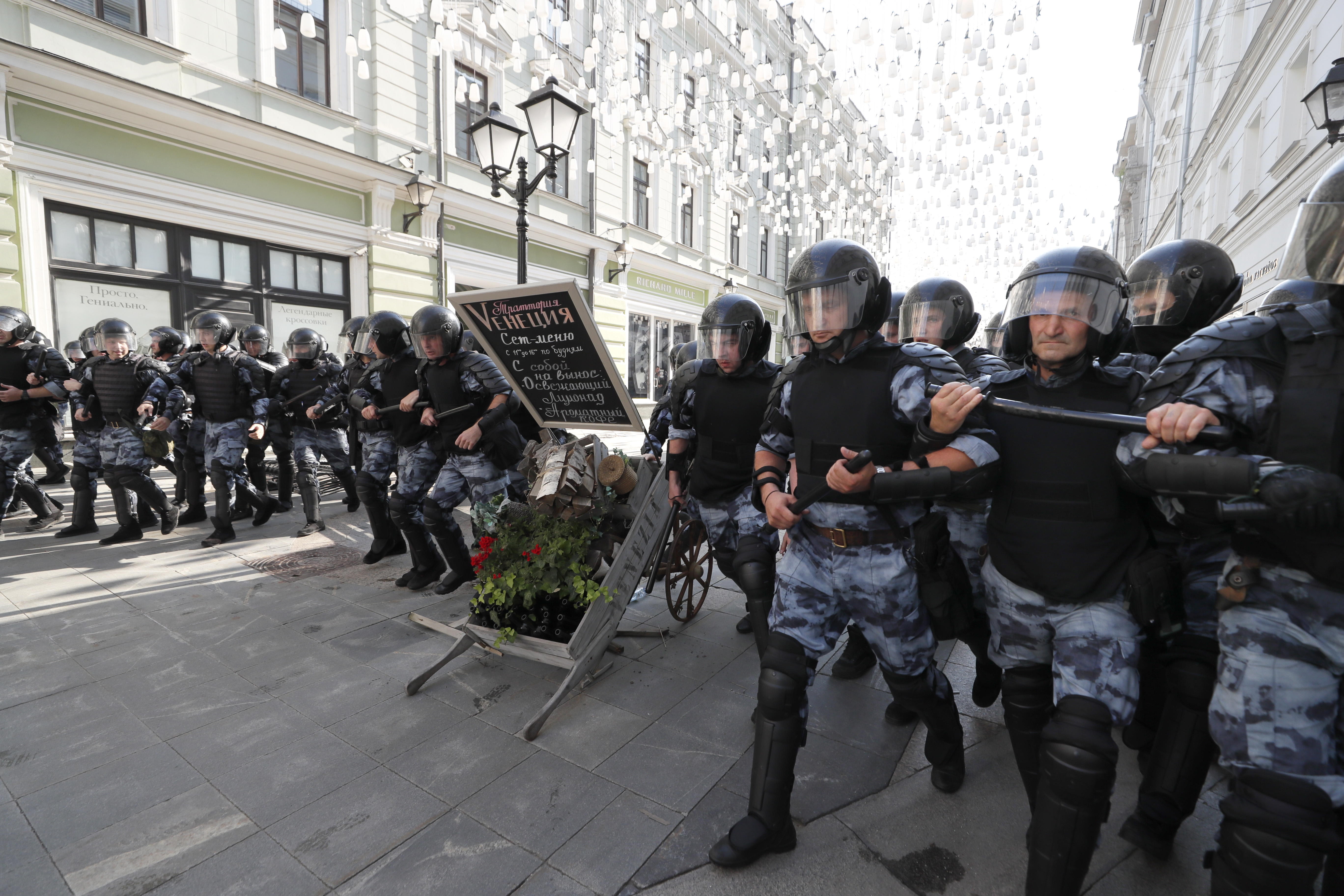 Policía rusa detiene a más de 200 manifestantes en Moscú - 636998440215907552
