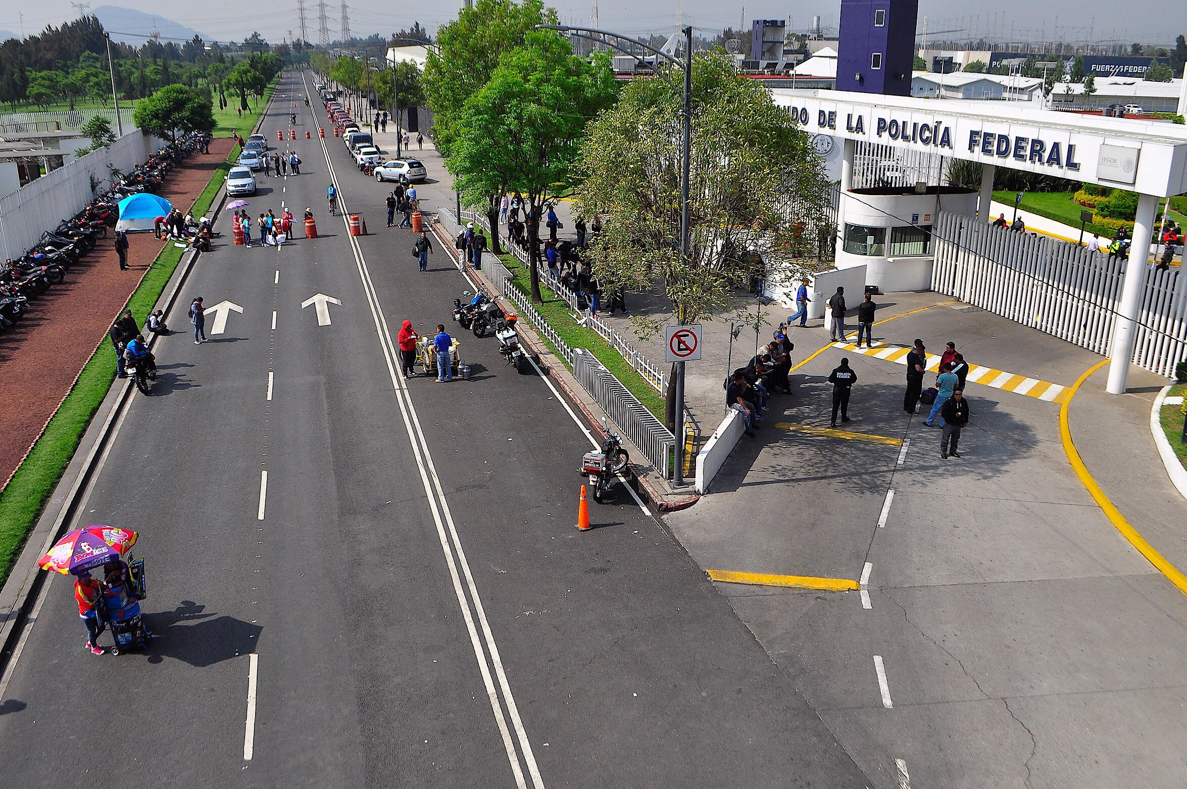 Acusa Durazo a políticos de ‘sacar raja’ por protestas de la PF: el ‘movimiento no tiene razón de ser’