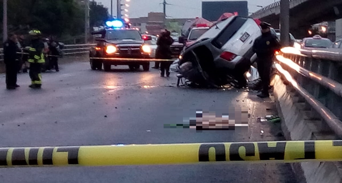 Muere joven al chocar en segundo piso del Periférico