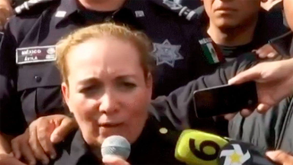 Agreden a Rosalinda Trujillo en manifestación de policías federales en Iztapalapa