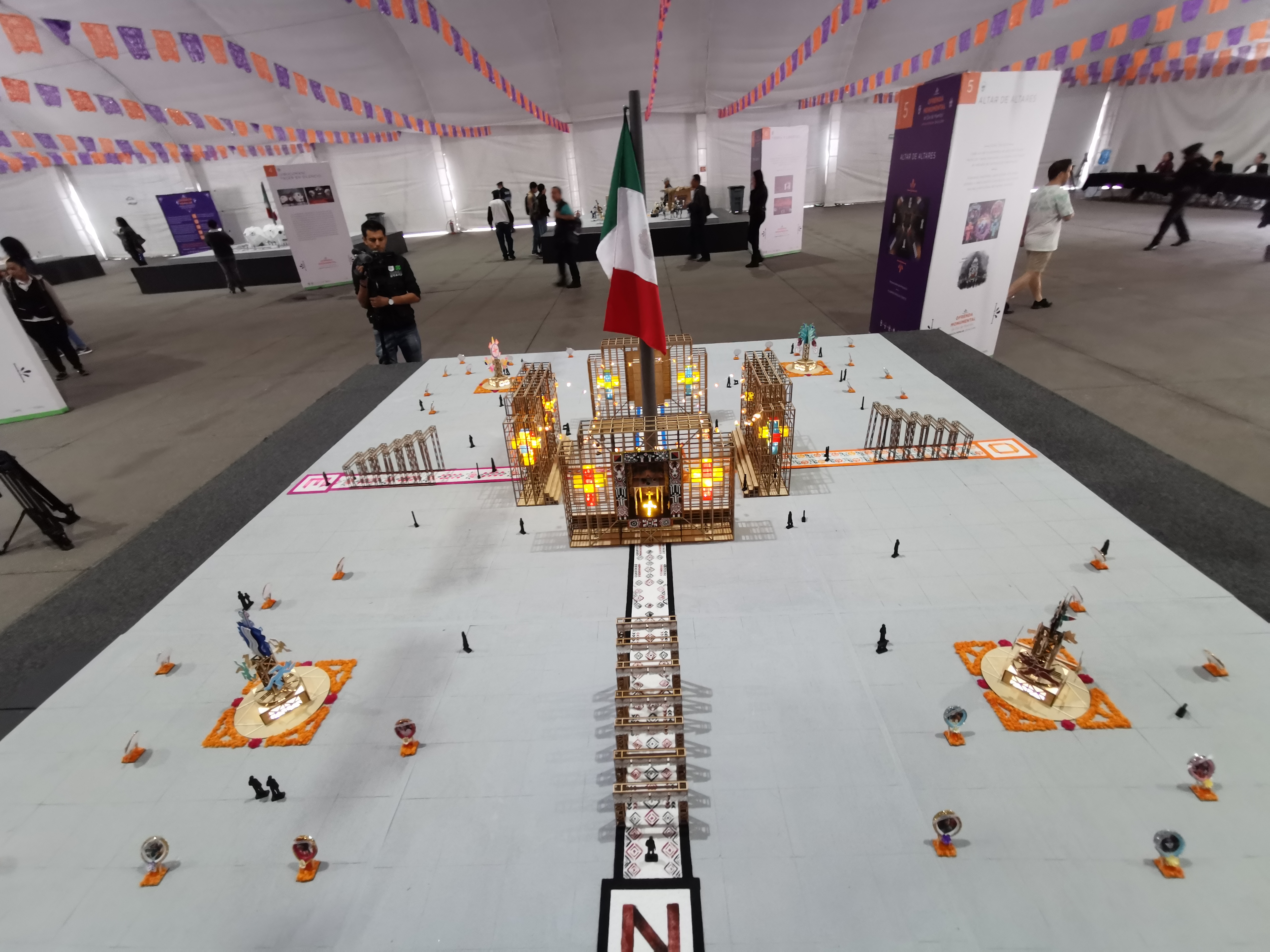 Estas son las 6 propuestas de ofrenda monumental del Día de Muertos en el Zócalo